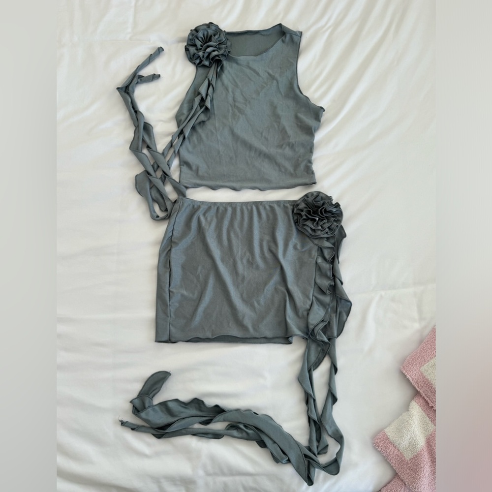 Grey flower set